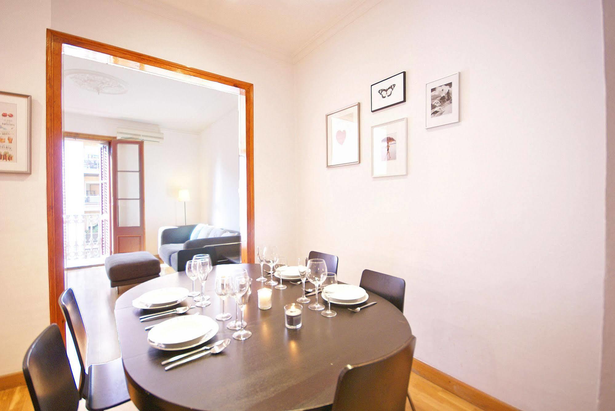 Flateli Aribau Apartment Барселона Екстериор снимка