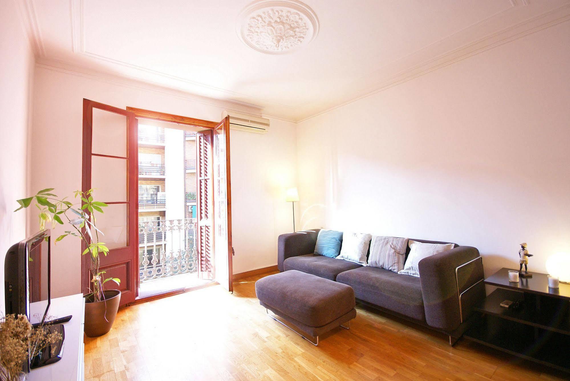 Flateli Aribau Apartment Барселона Екстериор снимка
