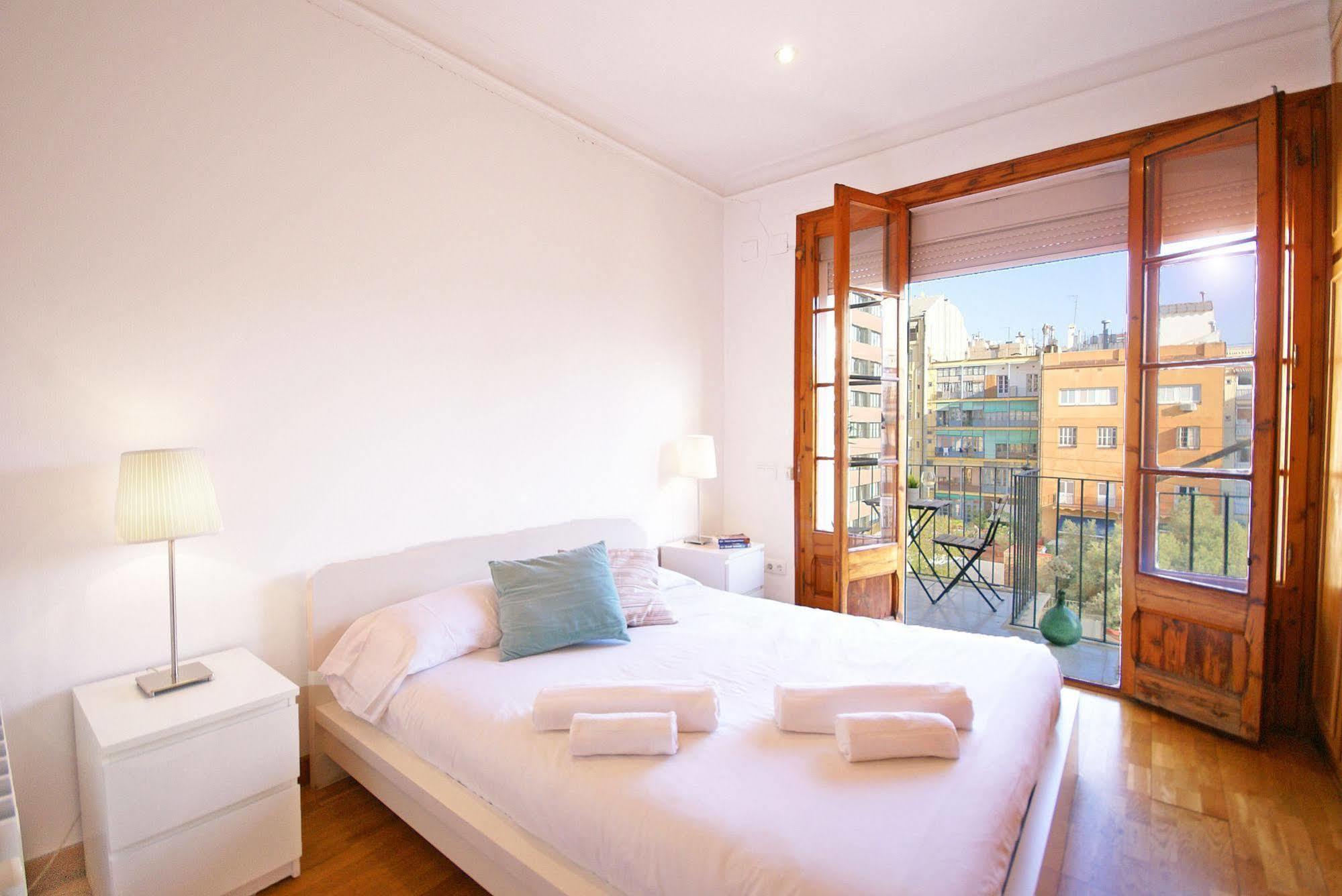 Flateli Aribau Apartment Барселона Екстериор снимка