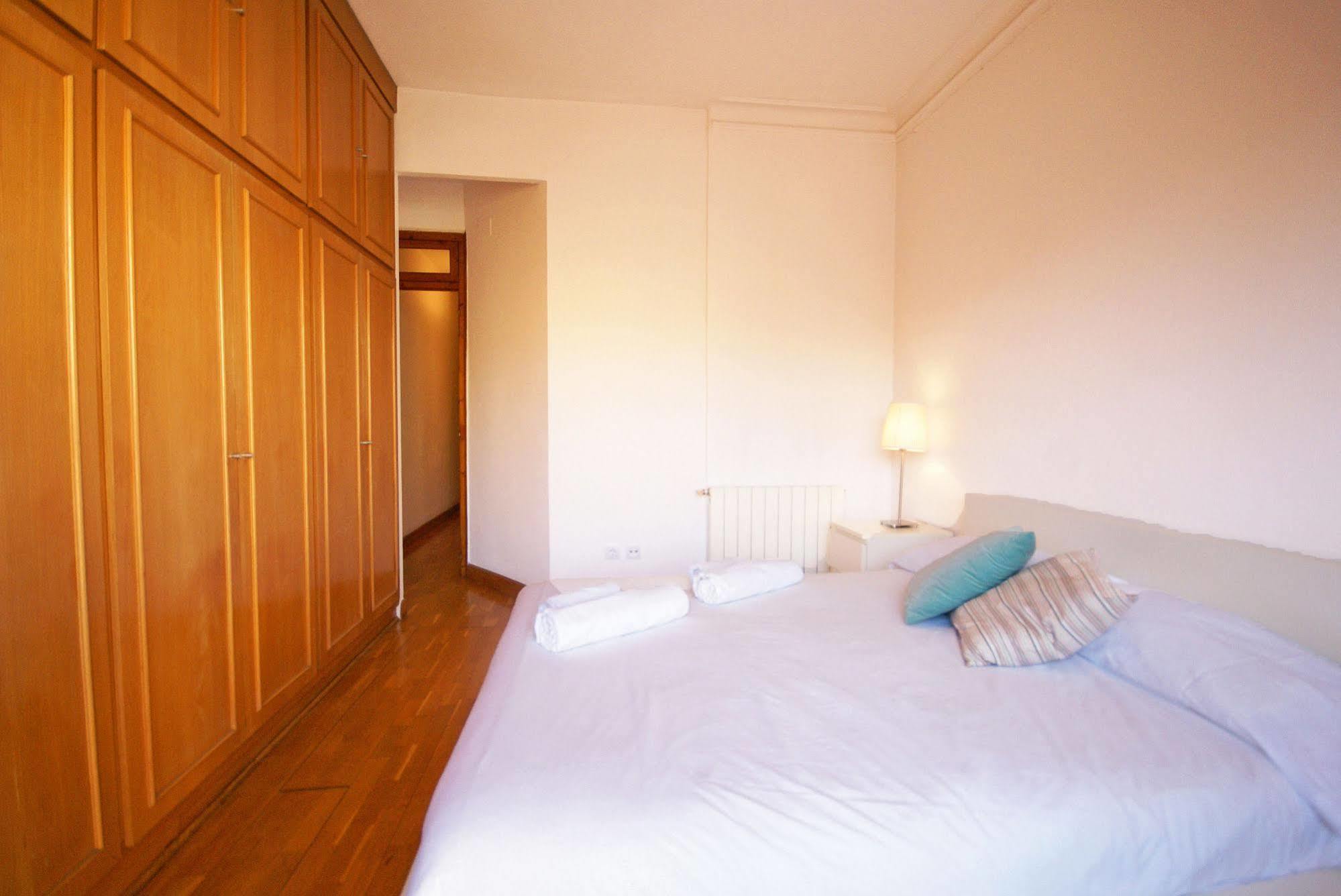 Flateli Aribau Apartment Барселона Екстериор снимка